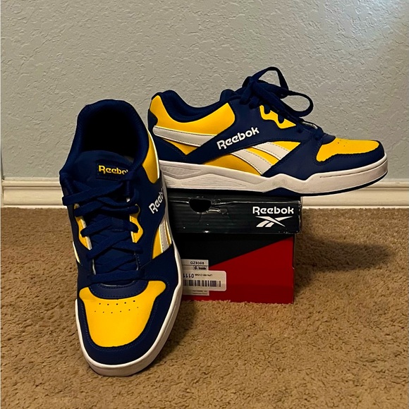 Host Pick: EUC Reebok Low Top Court Sneakers - Picture 2 of 4